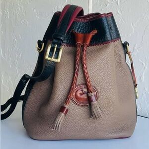 Dooney & Bourke Vintage tricolor bucket bag. Pebbled leather.